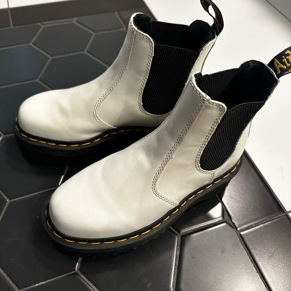 EUC WHITE Dr. Marten’s!!